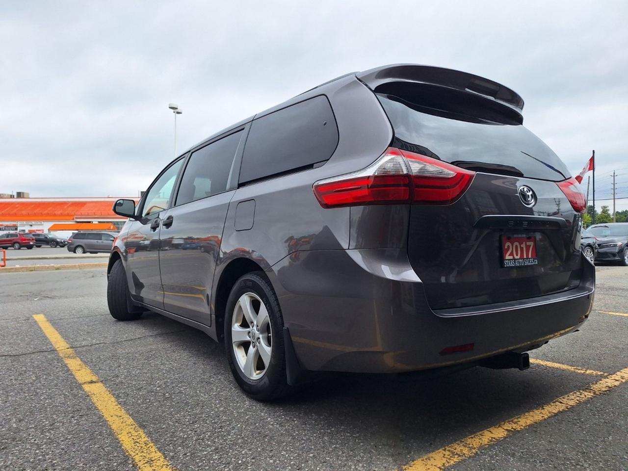 2017 Toyota Sienna 5DR 7-PASS FWD Photo