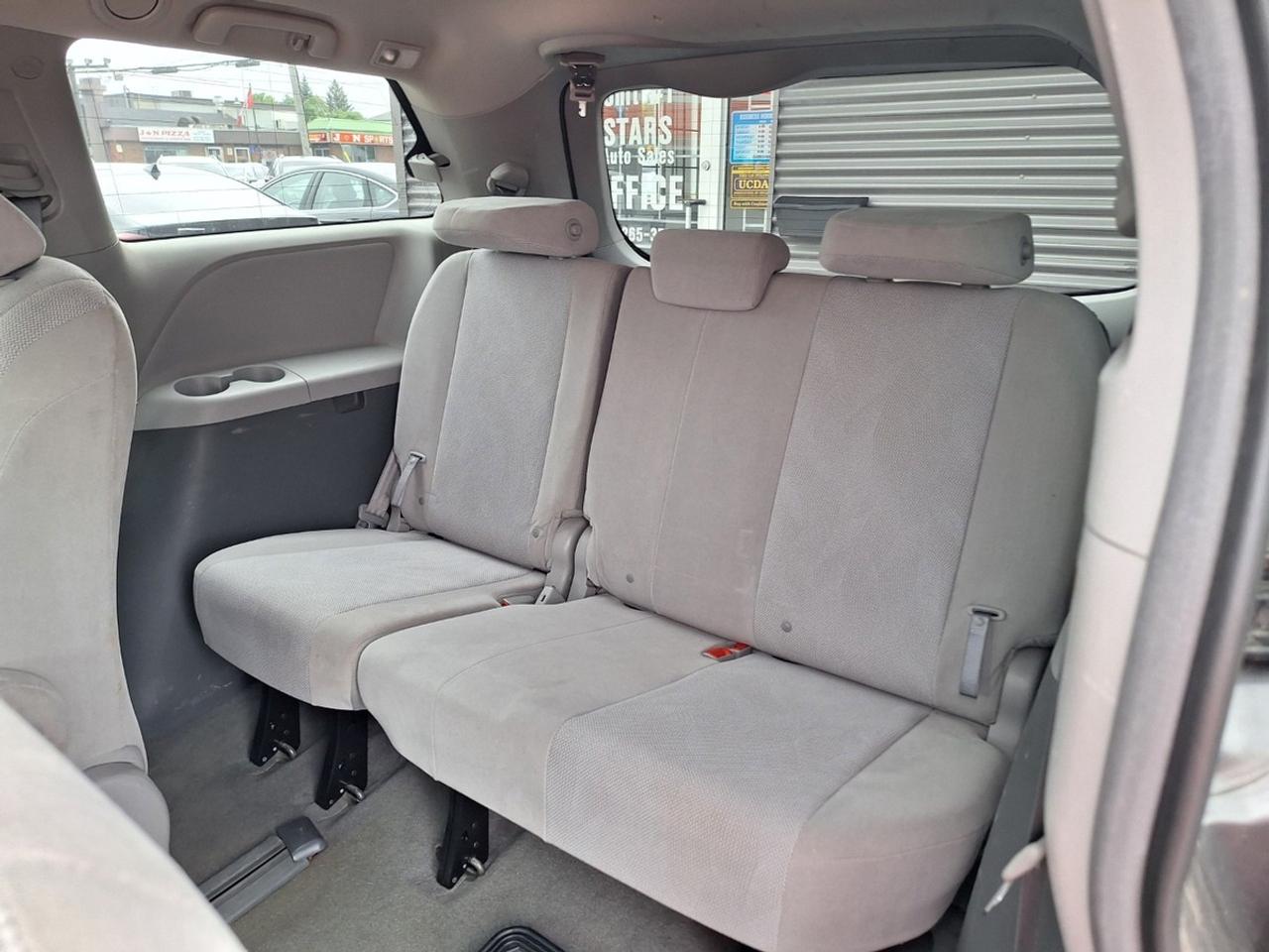 2017 Toyota Sienna 5DR 7-PASS FWD Photo