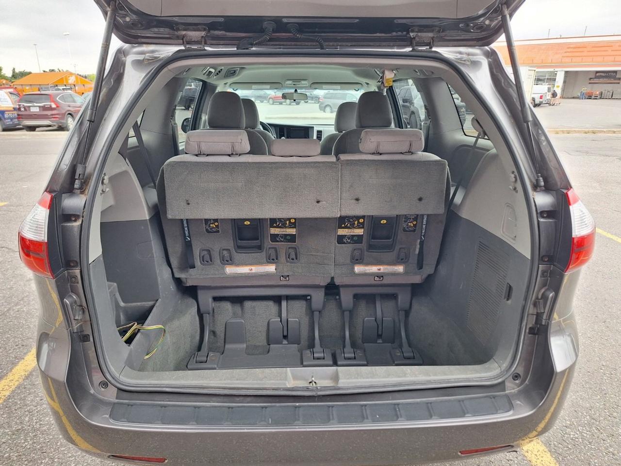2017 Toyota Sienna 5DR 7-PASS FWD Photo