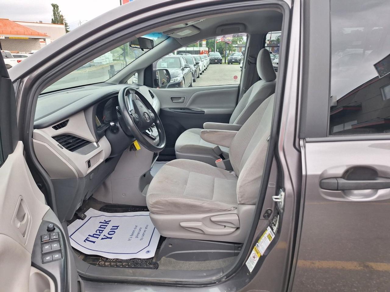 2017 Toyota Sienna 5DR 7-PASS FWD Photo