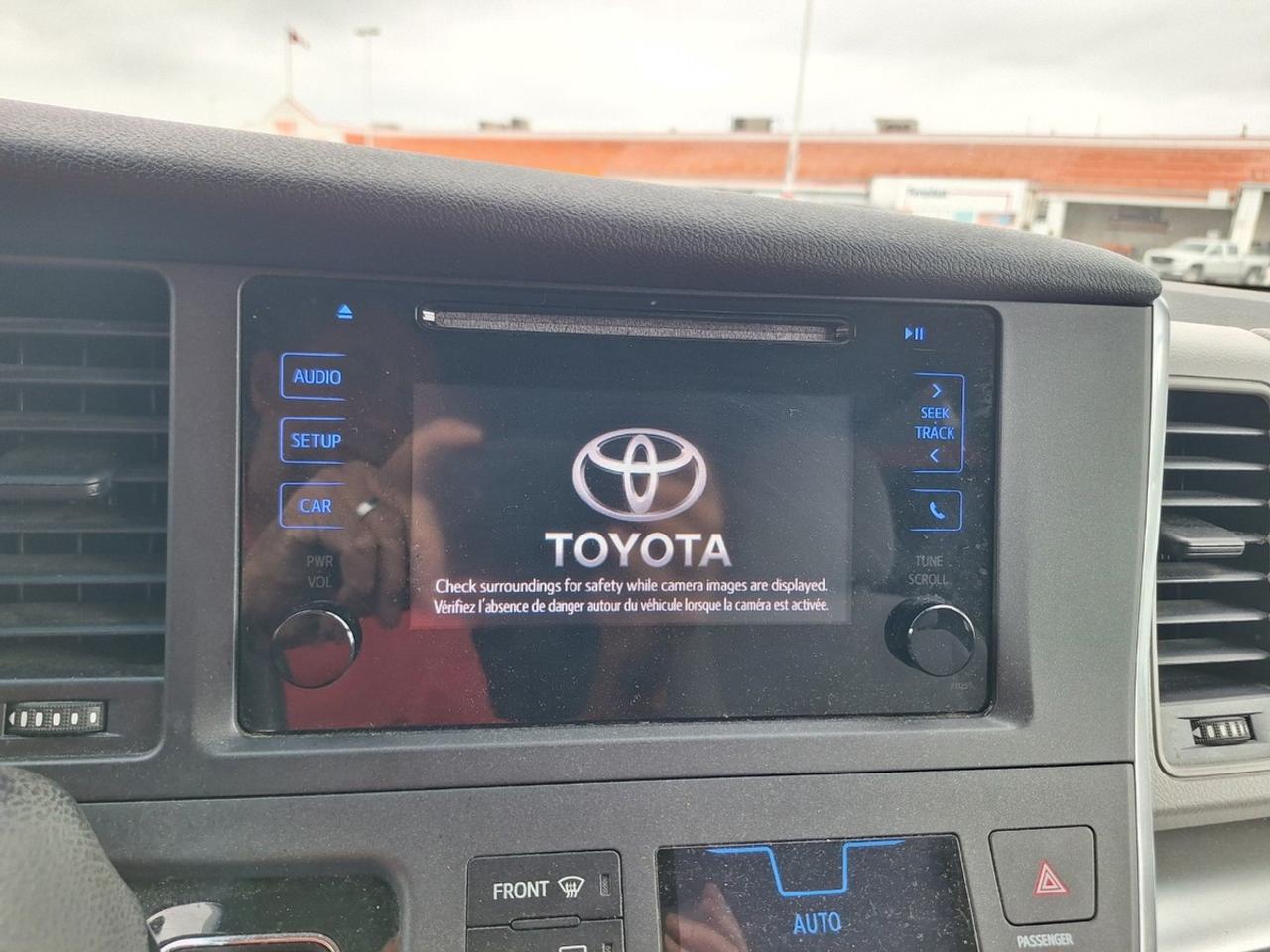 2017 Toyota Sienna 5DR 7-PASS FWD Photo
