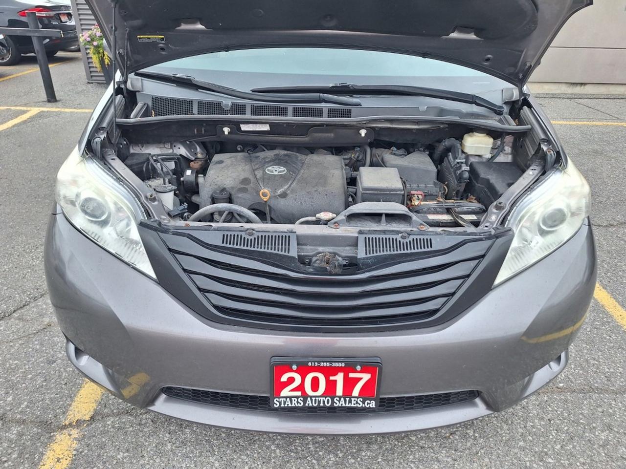 2017 Toyota Sienna 5DR 7-PASS FWD Photo