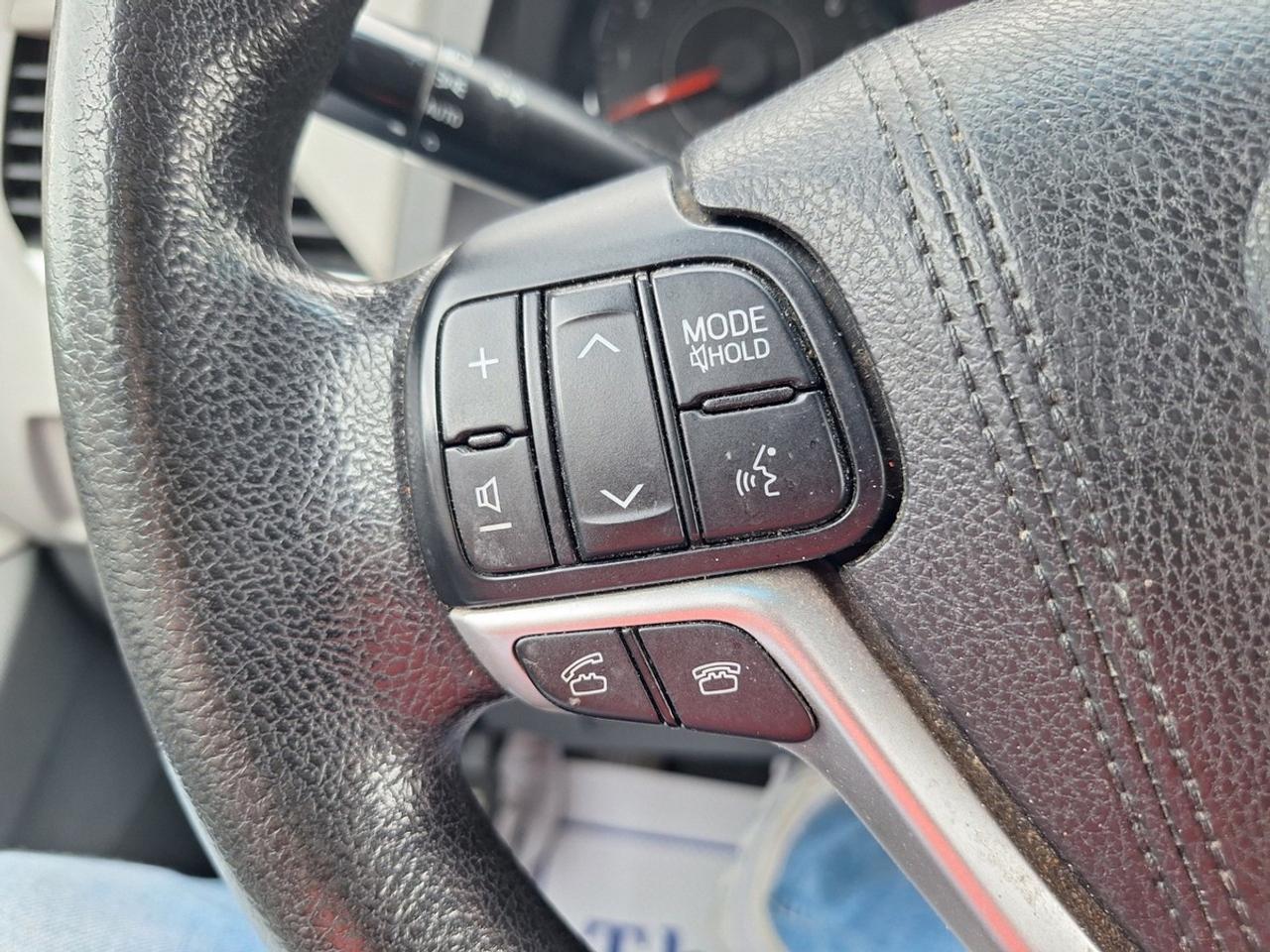 2017 Toyota Sienna 5DR 7-PASS FWD Photo