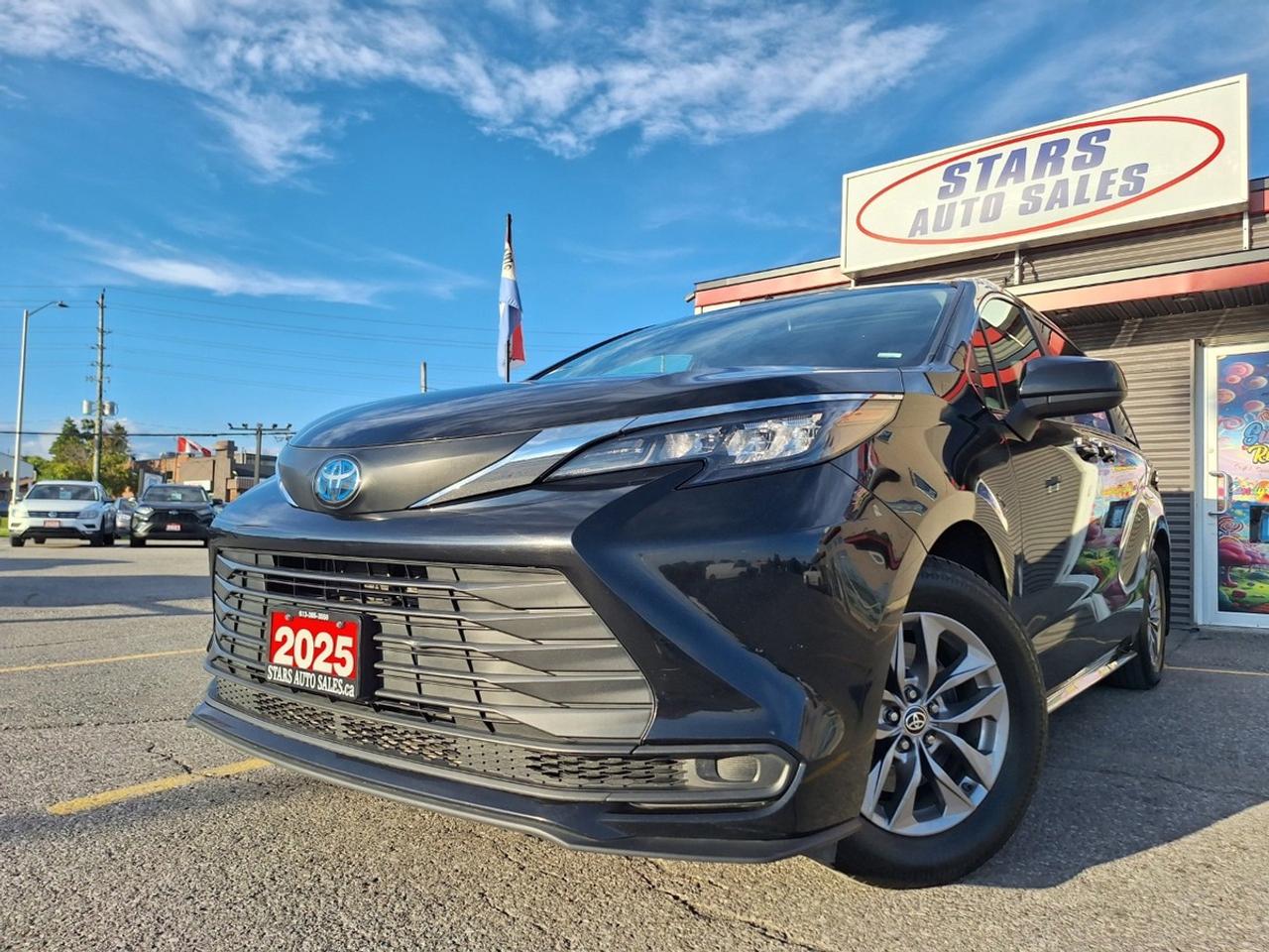 2025 Toyota Sienna XLE 8-Passenger FWD Photo0
