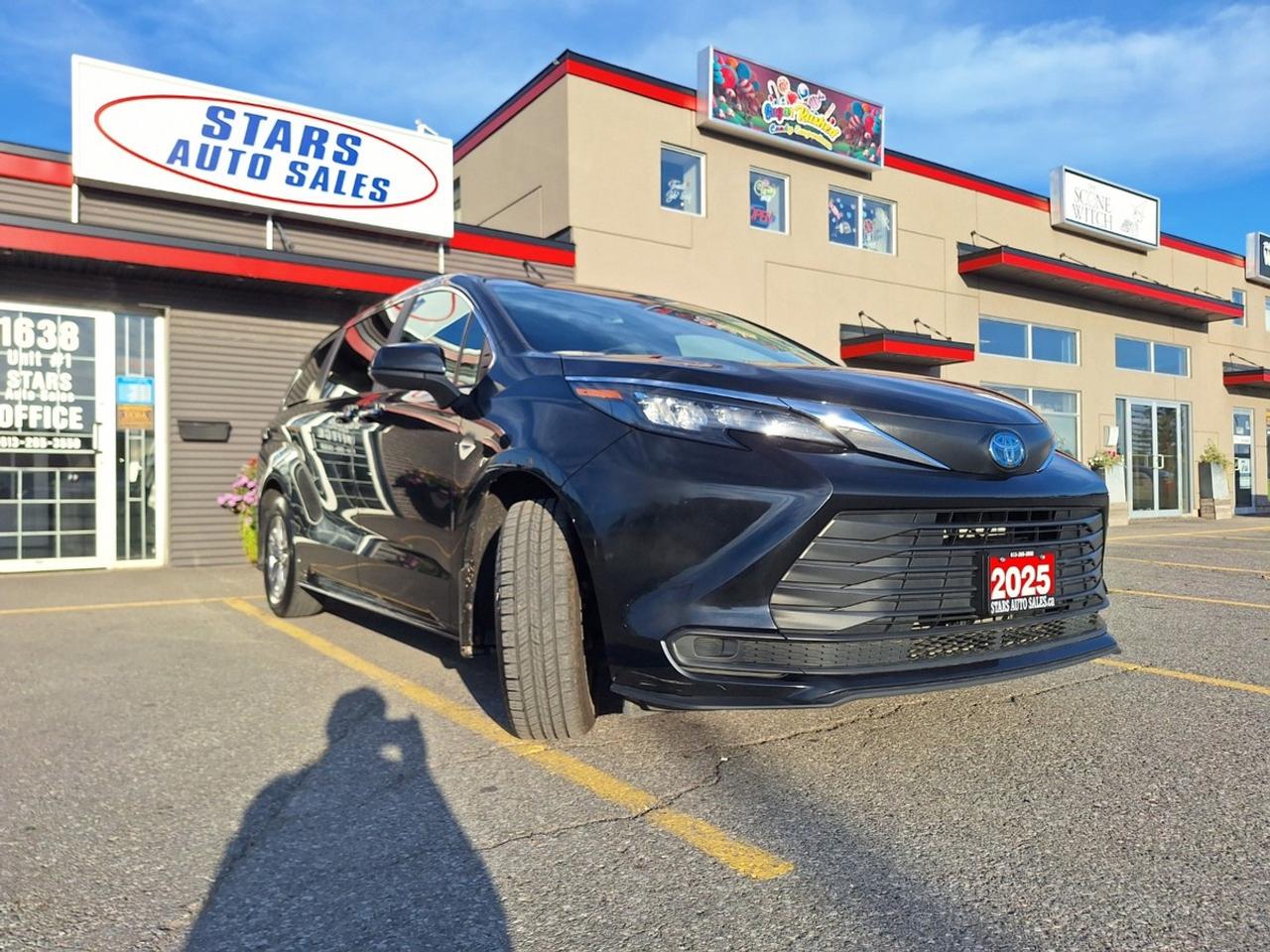 2025 Toyota Sienna XLE 8-Passenger FWD Photo