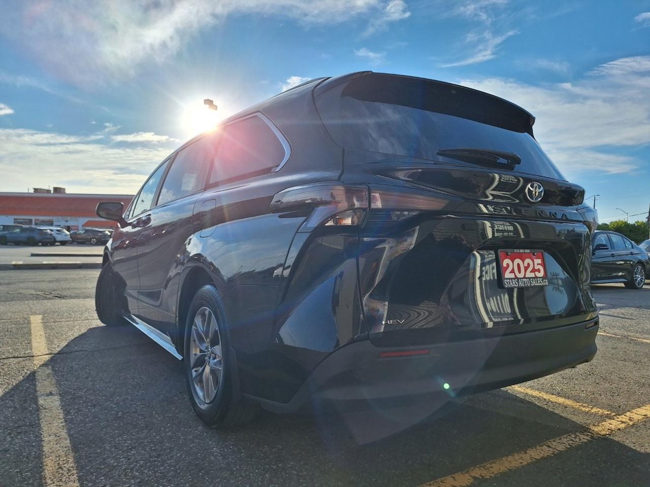 2025 Toyota Sienna XLE 8-Passenger FWD Photo
