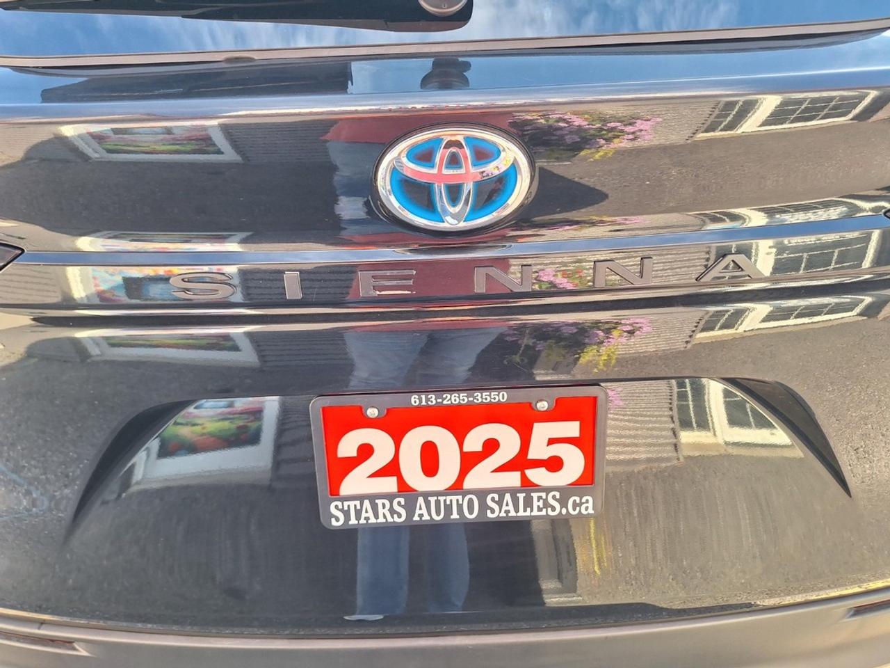 2025 Toyota Sienna XLE 8-Passenger FWD Photo