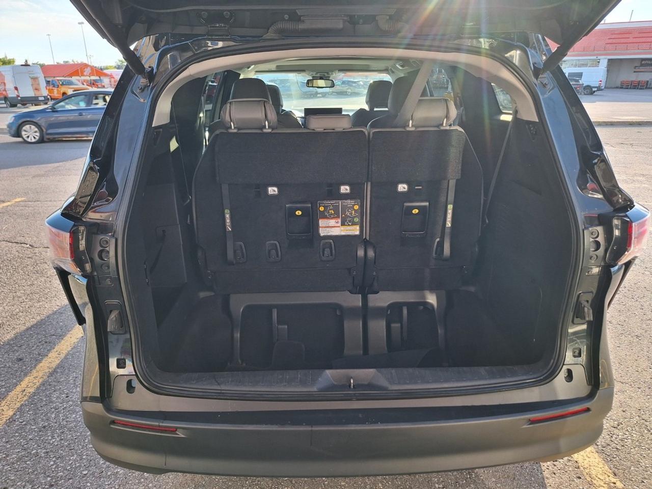 2025 Toyota Sienna XLE 8-Passenger FWD Photo
