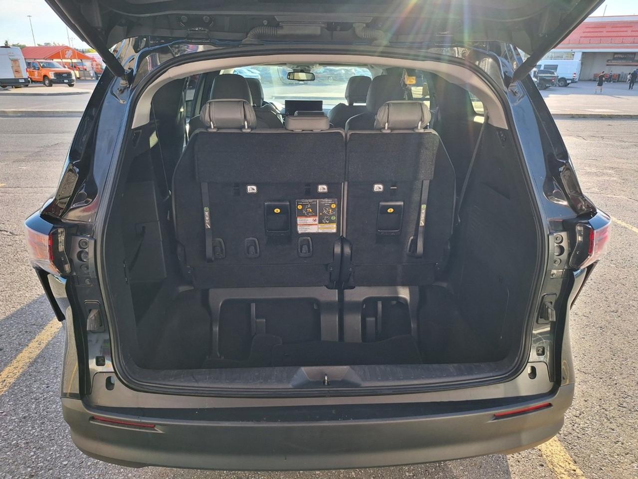 2025 Toyota Sienna XLE 8-Passenger FWD Photo