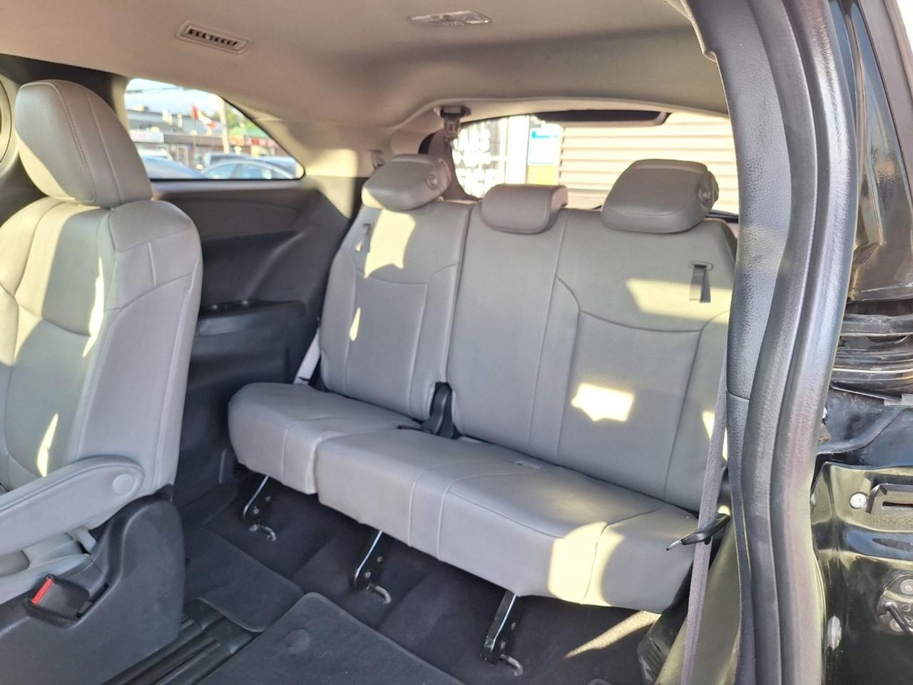 2025 Toyota Sienna XLE 8-Passenger FWD Photo
