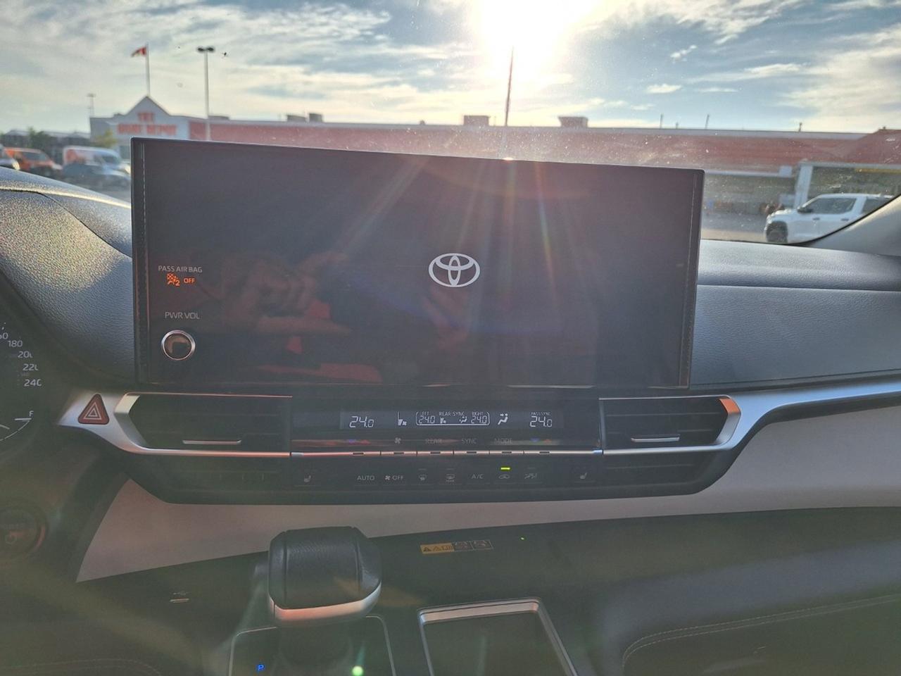2025 Toyota Sienna XLE 8-Passenger FWD Photo