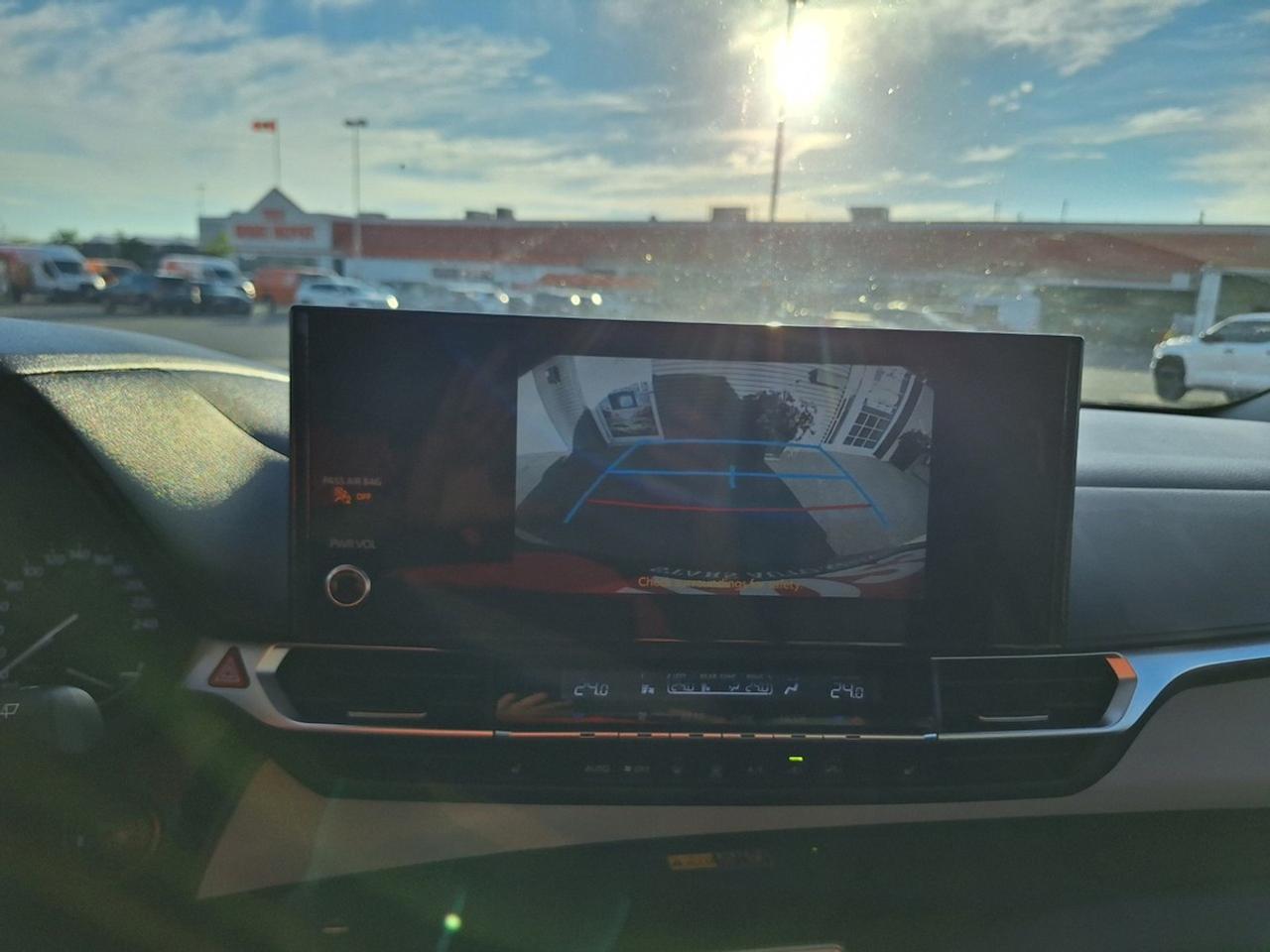 2025 Toyota Sienna XLE 8-Passenger FWD Photo