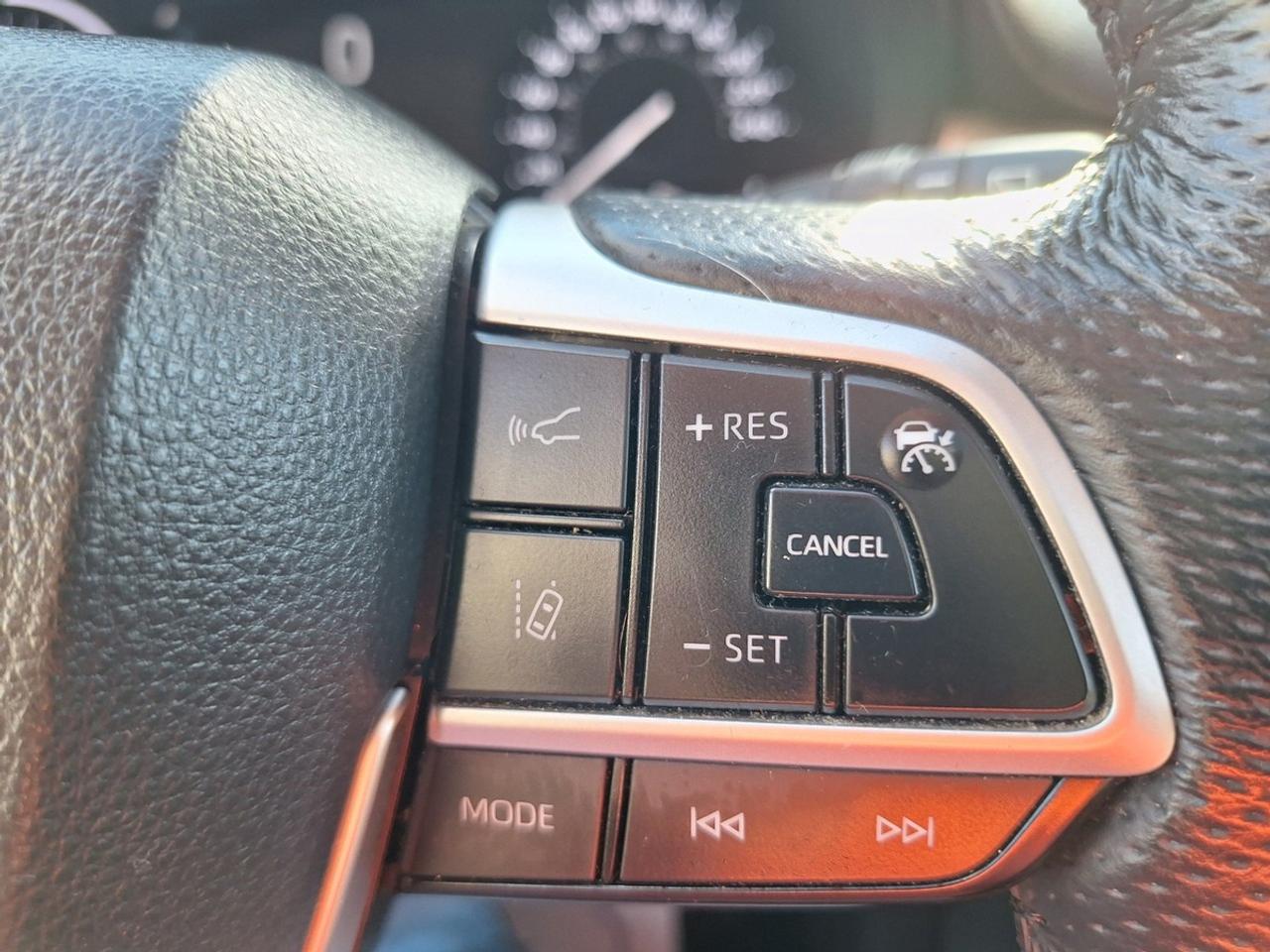 2025 Toyota Sienna XLE 8-Passenger FWD Photo