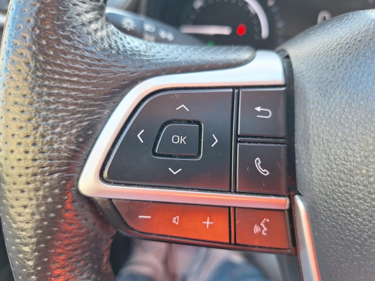 2025 Toyota Sienna XLE 8-Passenger FWD Photo