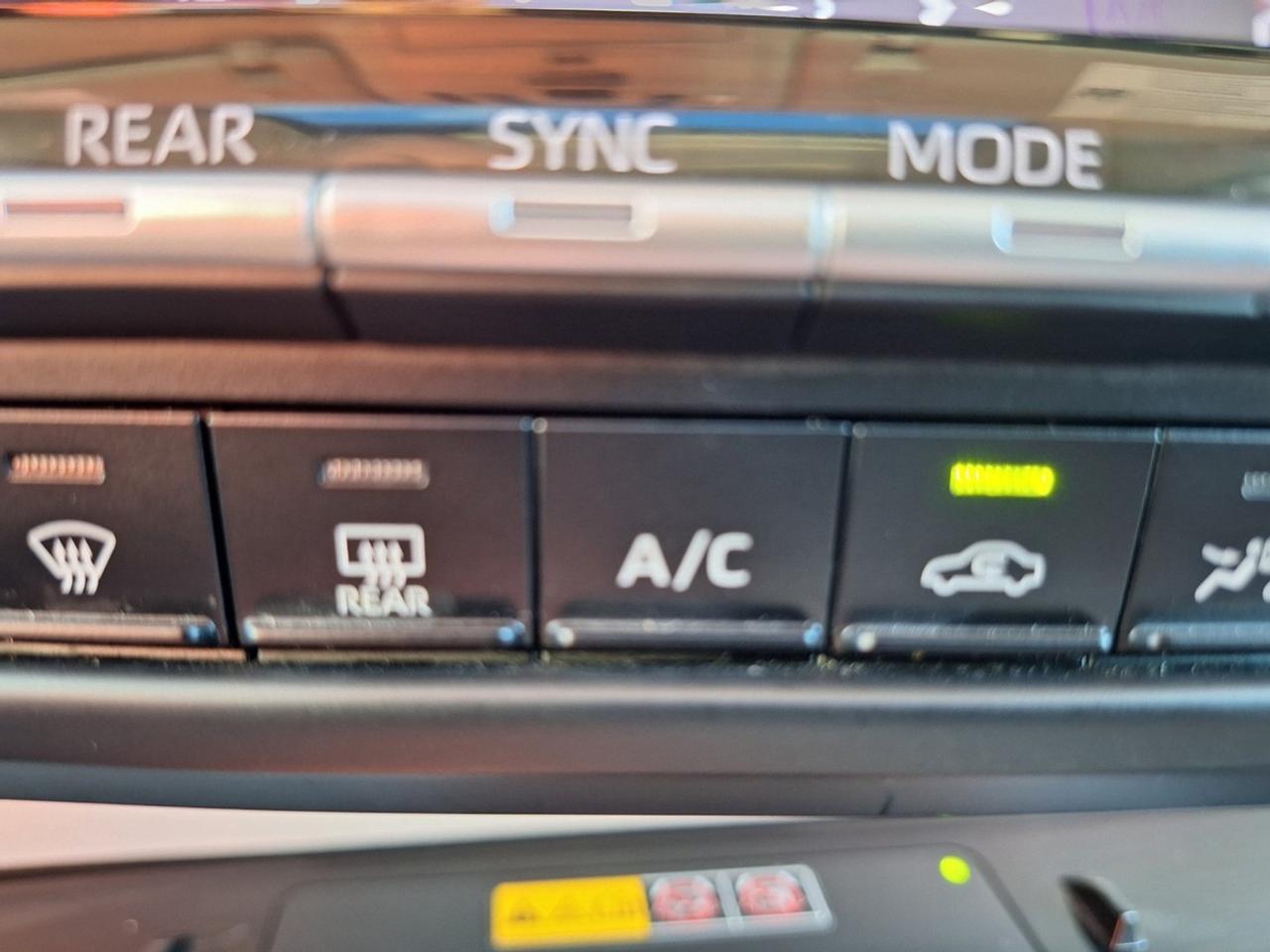 2025 Toyota Sienna XLE 8-Passenger FWD Photo