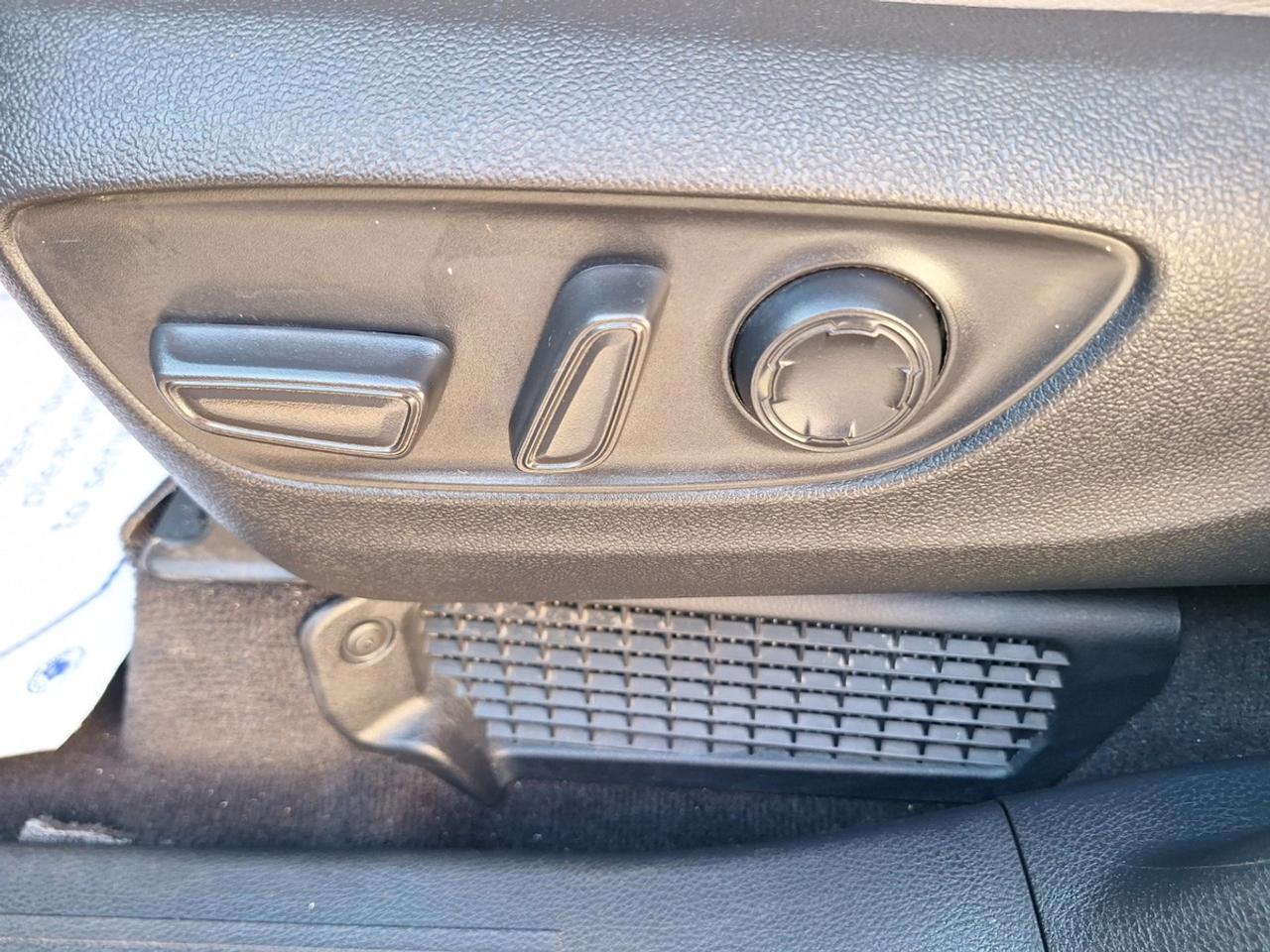 2025 Toyota Sienna XLE 8-Passenger FWD Photo