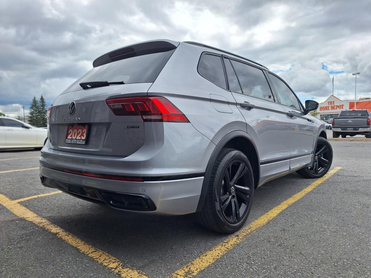 2023 Volkswagen Tiguan Comfortline R-Line Black Edition 4MOTION Photo