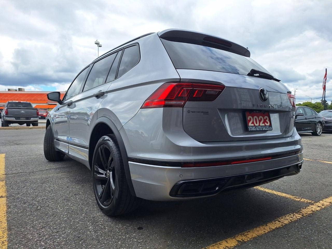 2023 Volkswagen Tiguan Comfortline R-Line Black Edition 4MOTION Photo
