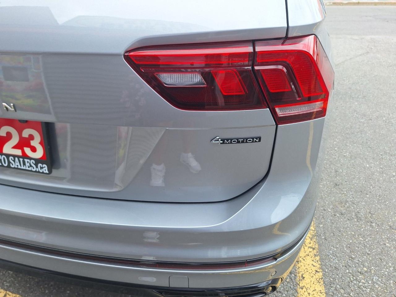 2023 Volkswagen Tiguan Comfortline R-Line Black Edition 4MOTION Photo