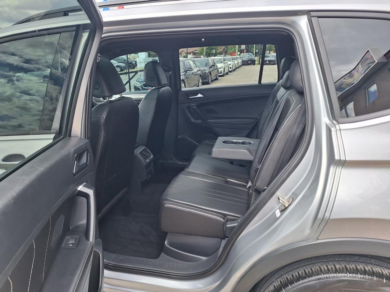 2023 Volkswagen Tiguan Comfortline R-Line Black Edition 4MOTION Photo