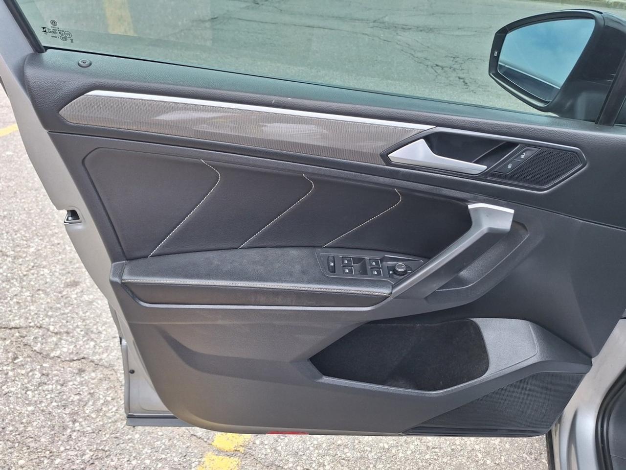 2023 Volkswagen Tiguan Comfortline R-Line Black Edition 4MOTION Photo