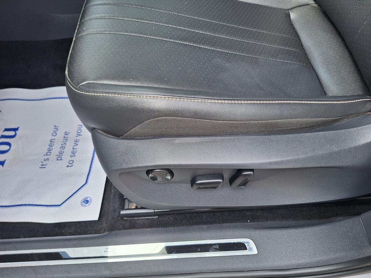 2023 Volkswagen Tiguan Comfortline R-Line Black Edition 4MOTION Photo