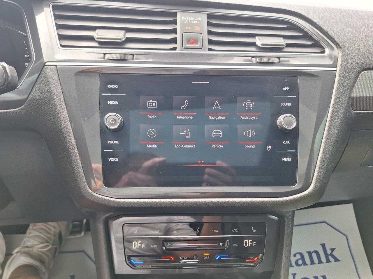 2023 Volkswagen Tiguan Comfortline R-Line Black Edition 4MOTION Photo