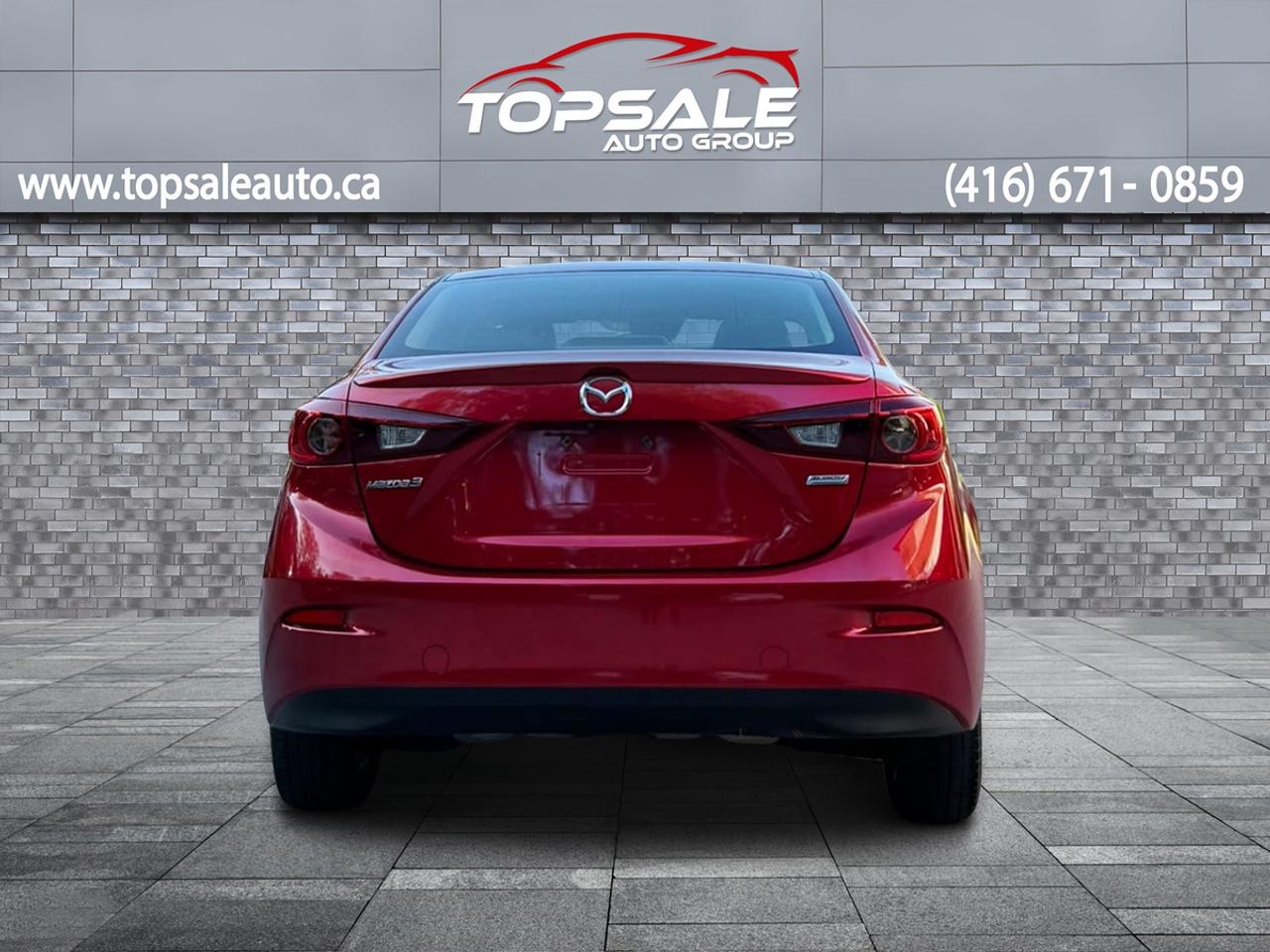 2018 Mazda MAZDA3 SE Photo