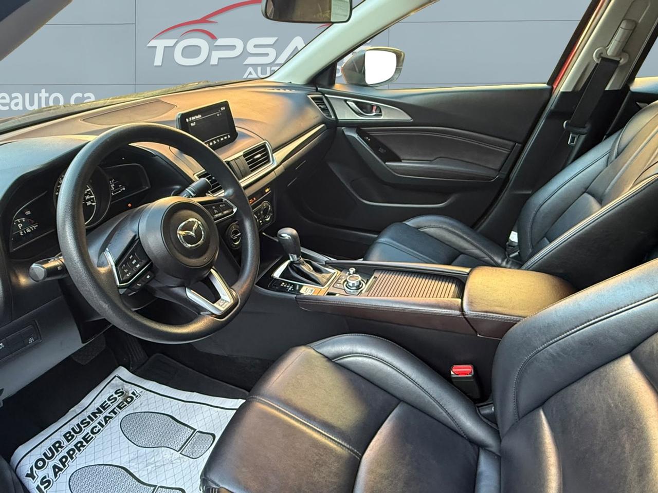 2018 Mazda MAZDA3 SE Photo