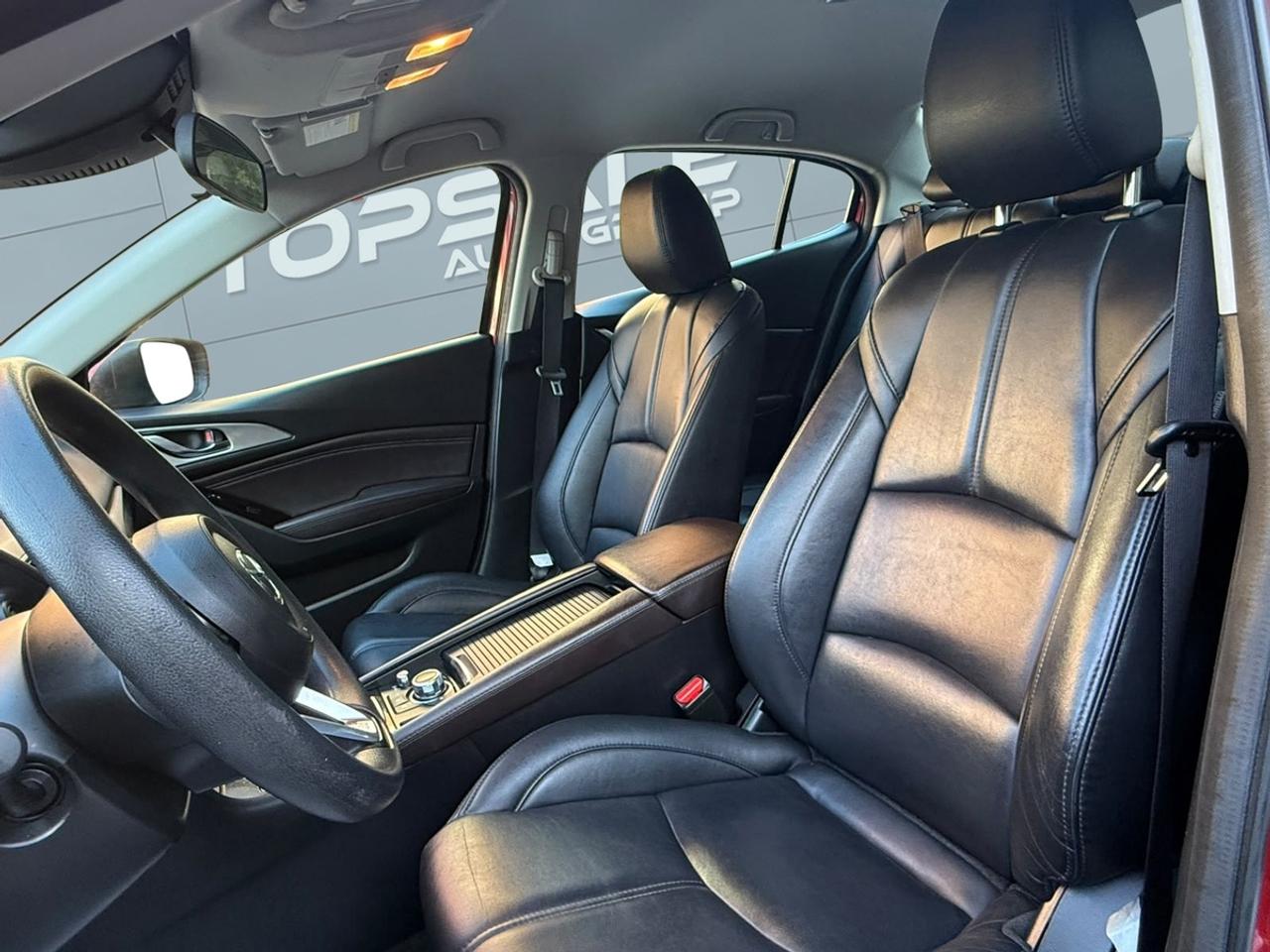 2018 Mazda MAZDA3 SE Photo