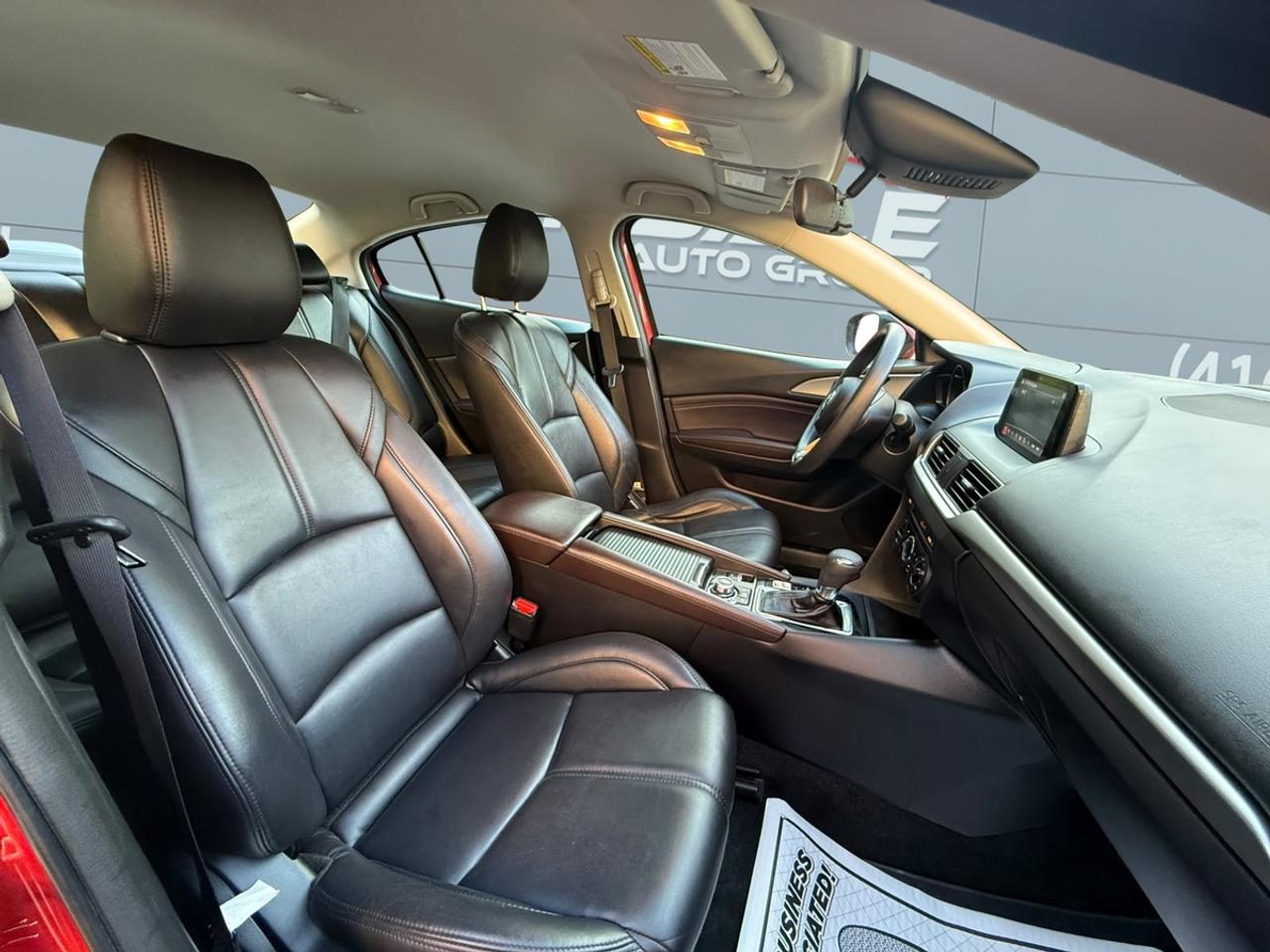 2018 Mazda MAZDA3 SE Photo