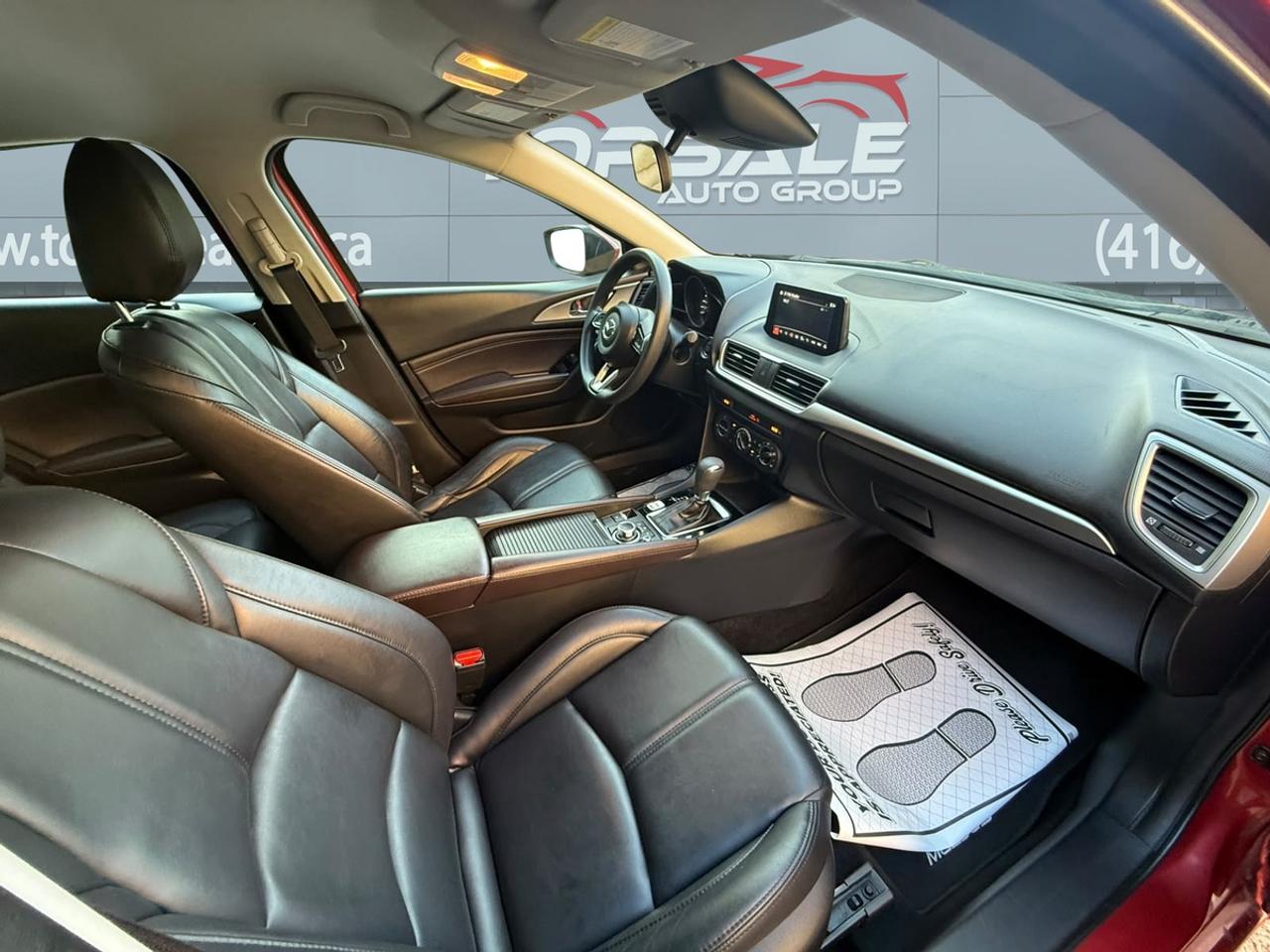 2018 Mazda MAZDA3 SE Photo