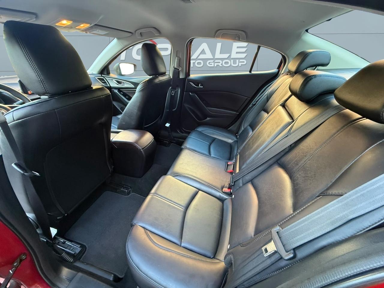2018 Mazda MAZDA3 SE Photo