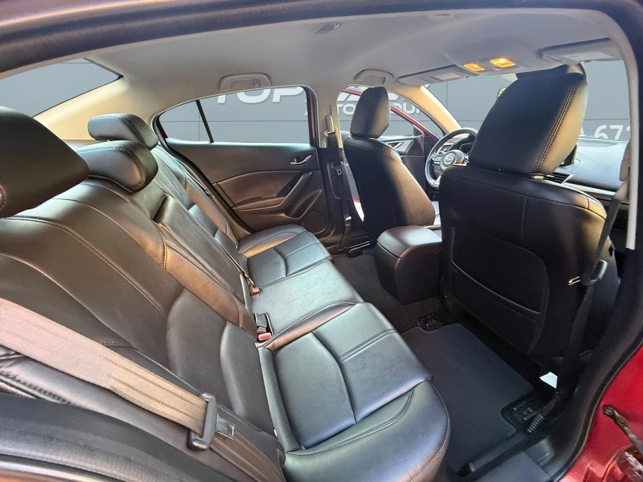 2018 Mazda MAZDA3 SE Photo