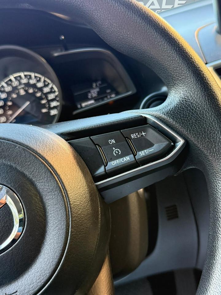 2018 Mazda MAZDA3 SE Photo