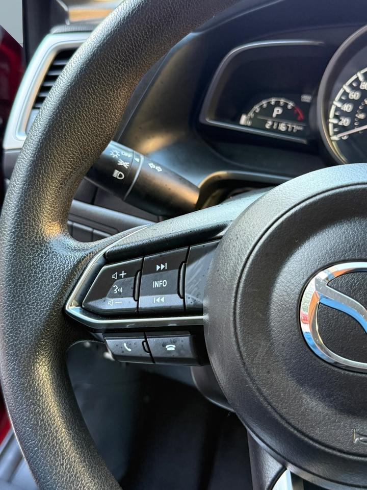 2018 Mazda MAZDA3 SE Photo