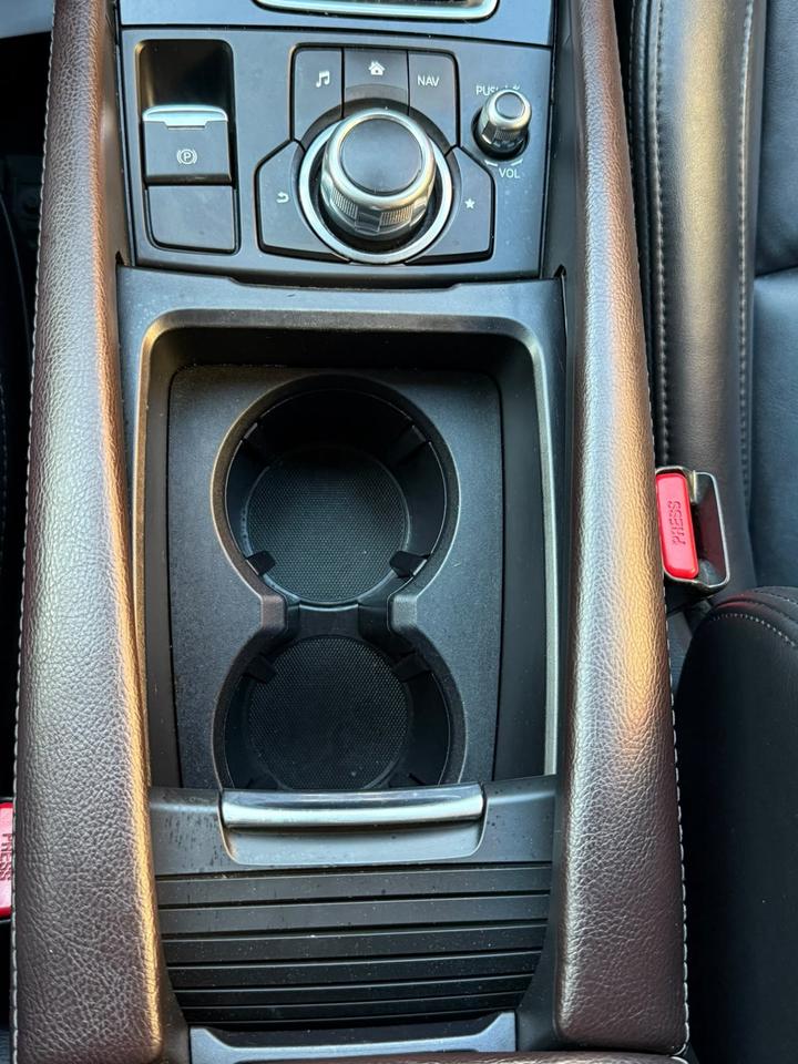 2018 Mazda MAZDA3 SE Photo