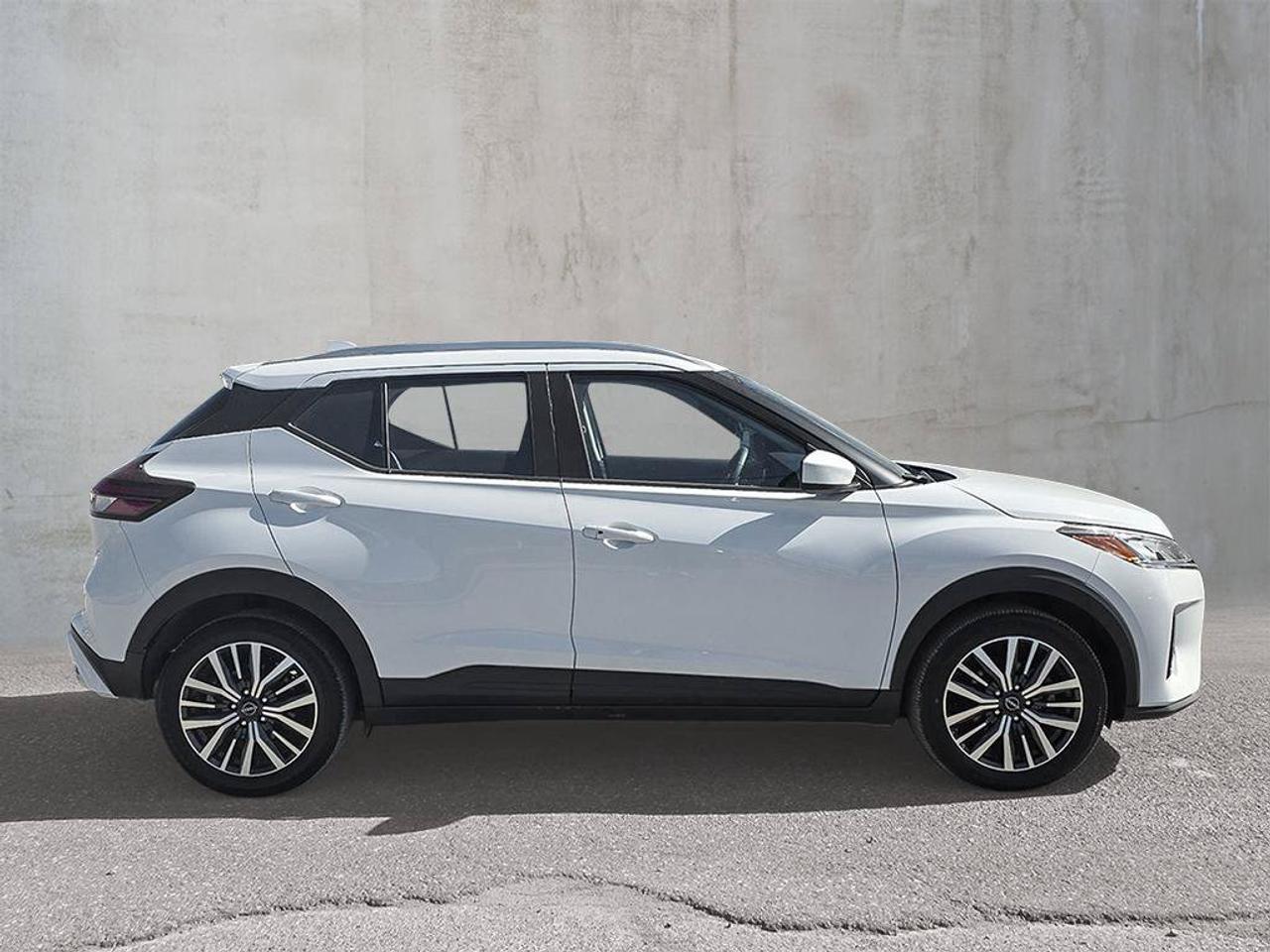 2025 Nissan Kicks Play SV | Android Auto | Apple Car Play | Heated Seats | Photo