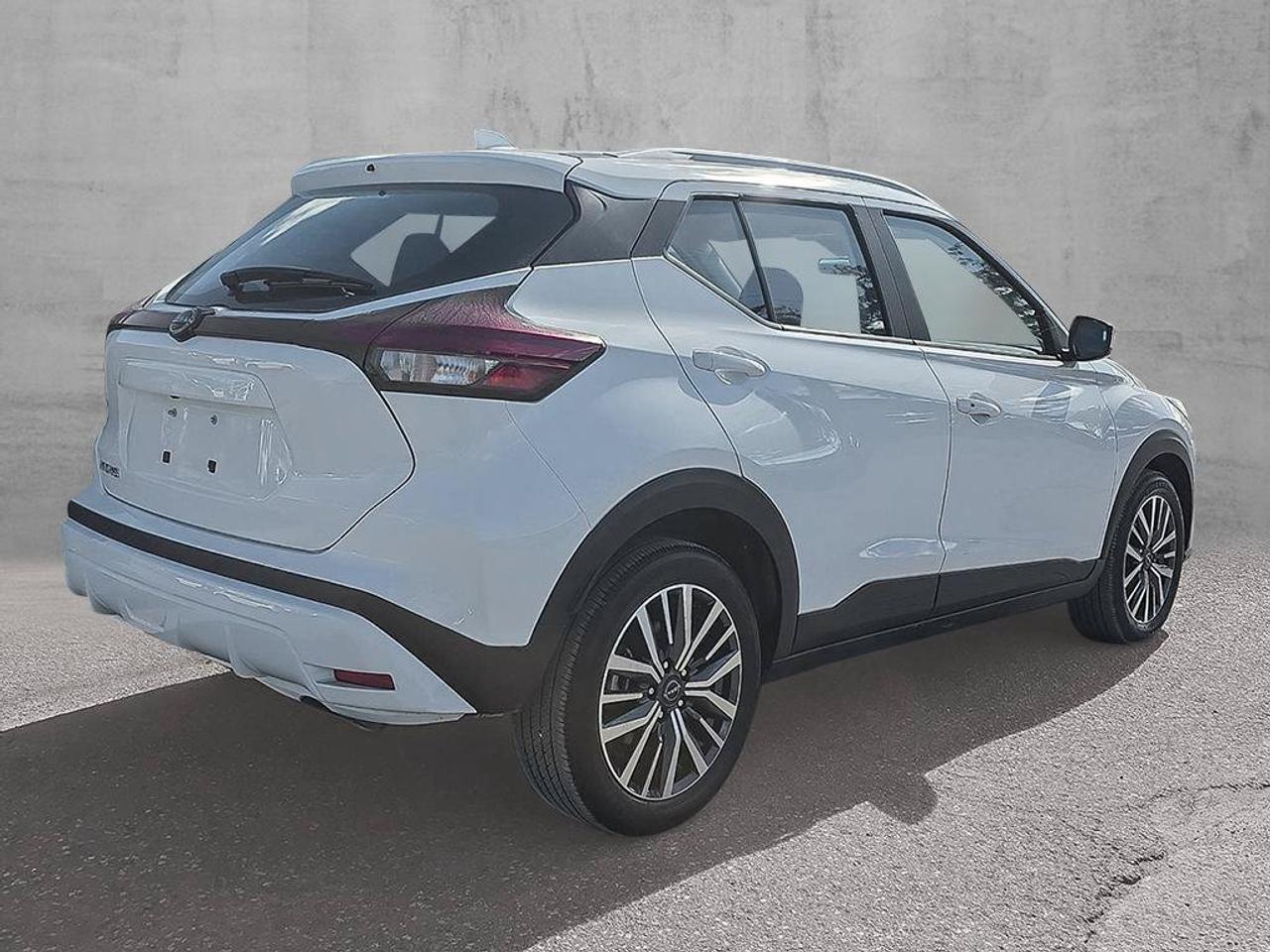 2025 Nissan Kicks Play SV | Android Auto | Apple Car Play | Heated Seats | Photo