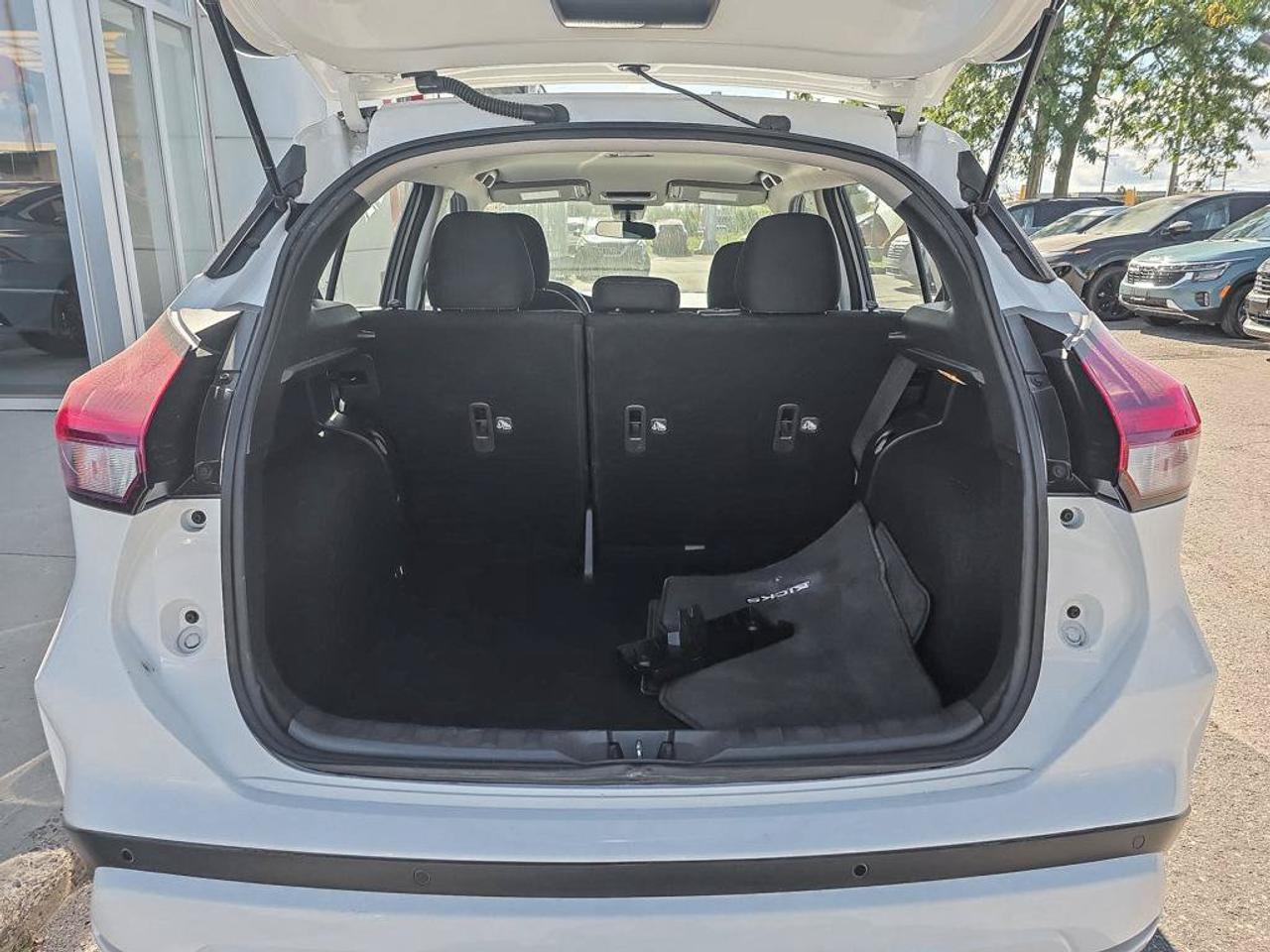 2025 Nissan Kicks Play SV | Android Auto | Apple Car Play | Heated Seats | Photo