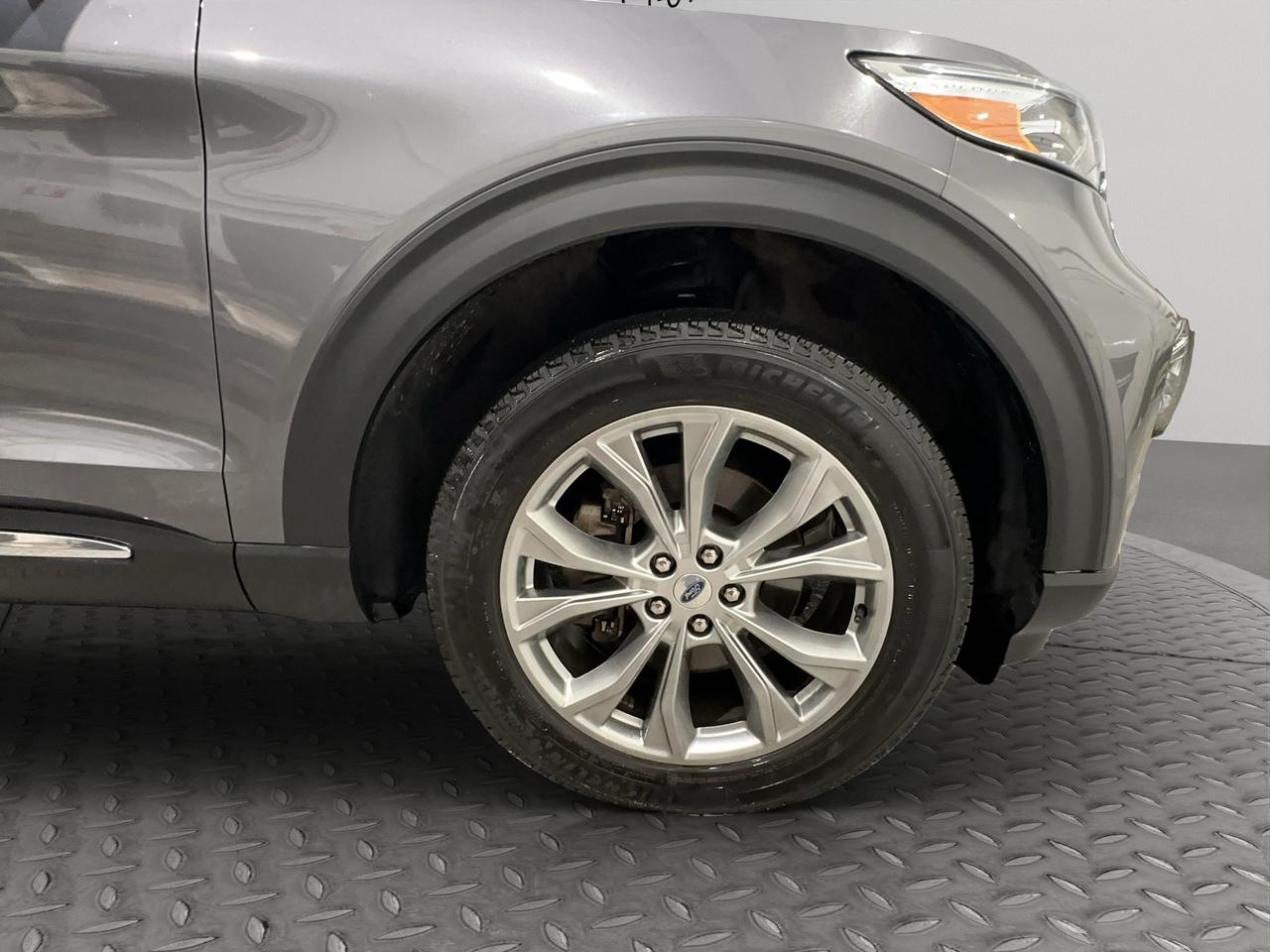 2022 Ford Explorer Limited | Adaptive Cruise control | Lane Keep Assist | Pre-Collision Assist | Photo