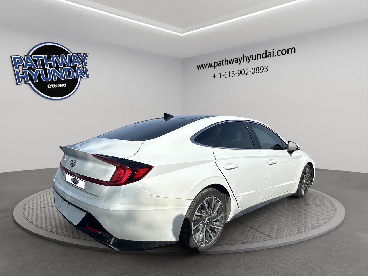 2022 Hyundai Sonata Luxury | Sunroof | Steering Assist | Lane Keep Assist | Rear Collision Mitigation Photo