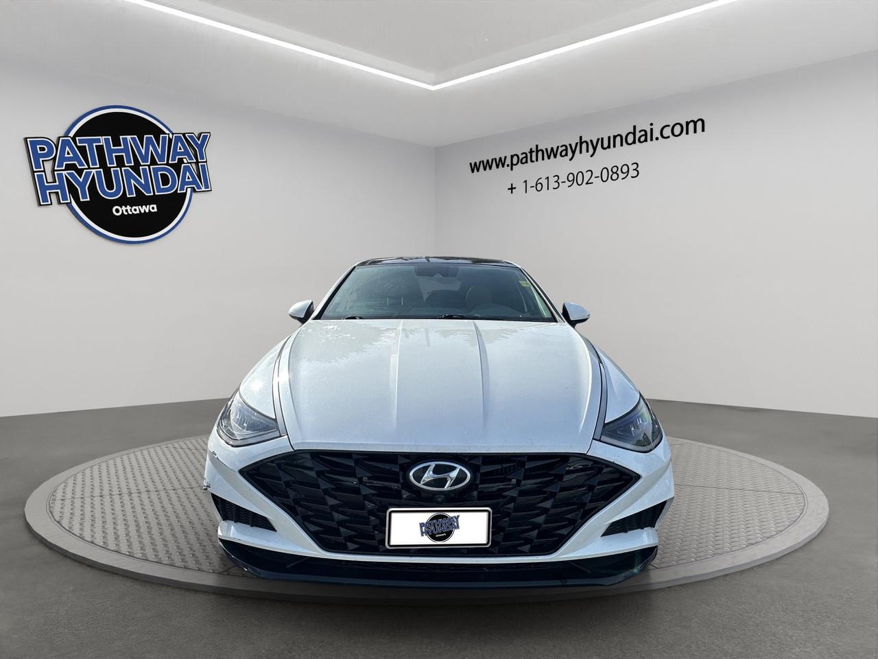 2022 Hyundai Sonata Luxury | Sunroof | Steering Assist | Lane Keep Assist | Rear Collision Mitigation Photo