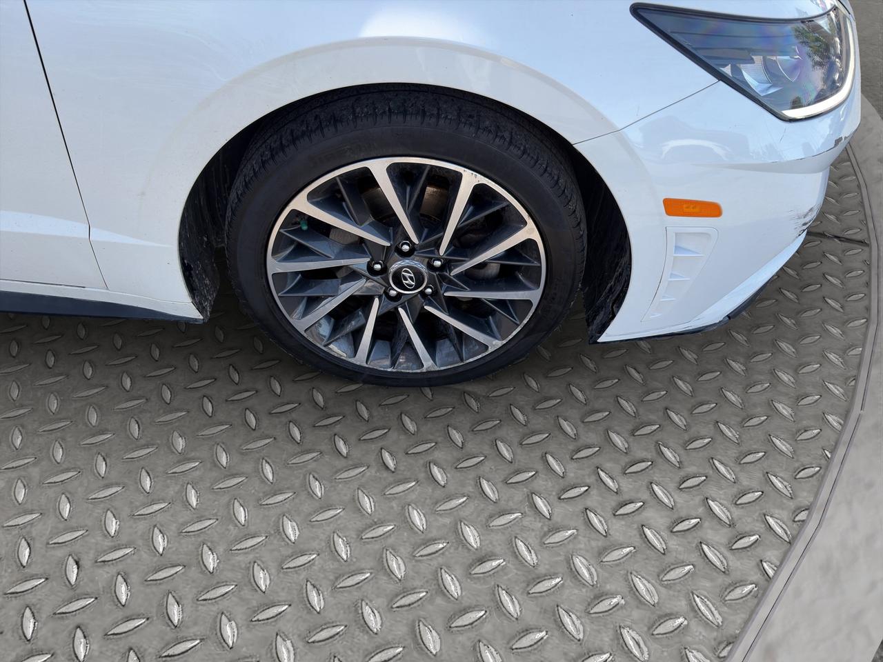 2022 Hyundai Sonata Luxury | Sunroof | Steering Assist | Lane Keep Assist | Rear Collision Mitigation Photo