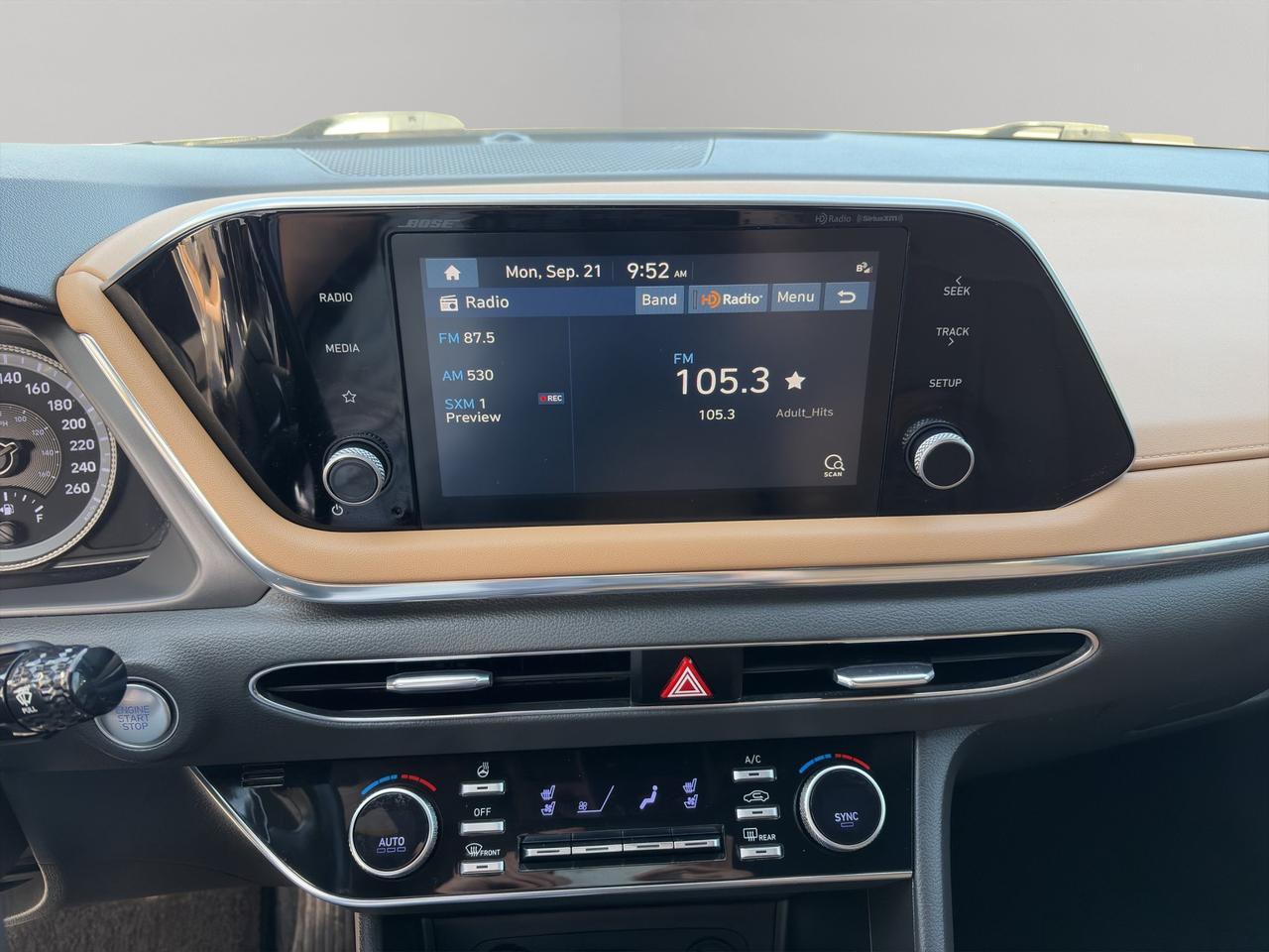 2022 Hyundai Sonata Luxury | Sunroof | Steering Assist | Lane Keep Assist | Rear Collision Mitigation Photo