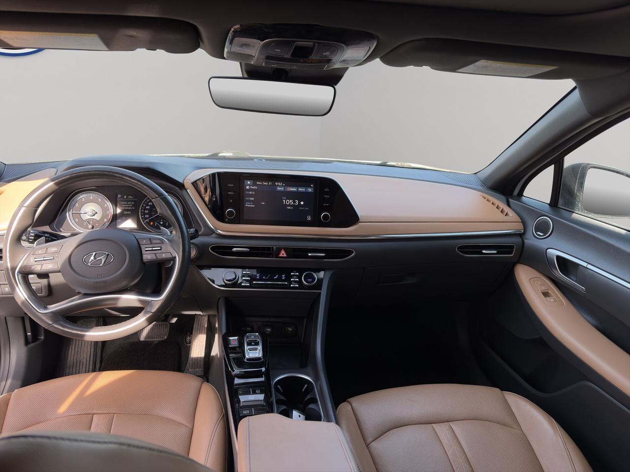 2022 Hyundai Sonata Luxury | Sunroof | Steering Assist | Lane Keep Assist | Rear Collision Mitigation Photo