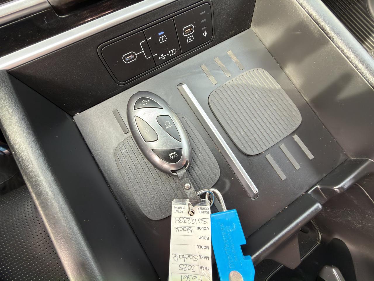 2025 Hyundai Santa Fe Hybrid Preferred | Trend PKG | Reverse Cam | Heated Seats Photo