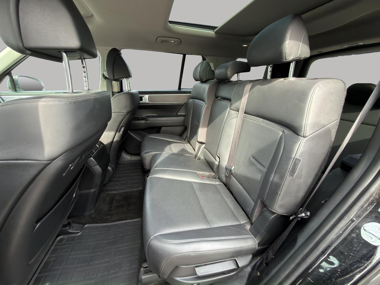 2025 Hyundai Santa Fe Hybrid Preferred | Trend PKG | Reverse Cam | Heated Seats Photo