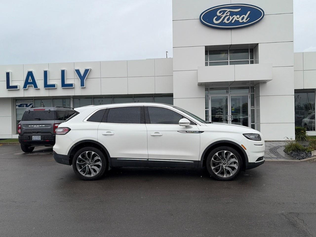 2022 Lincoln Nautilus Reserve AWD Photo5