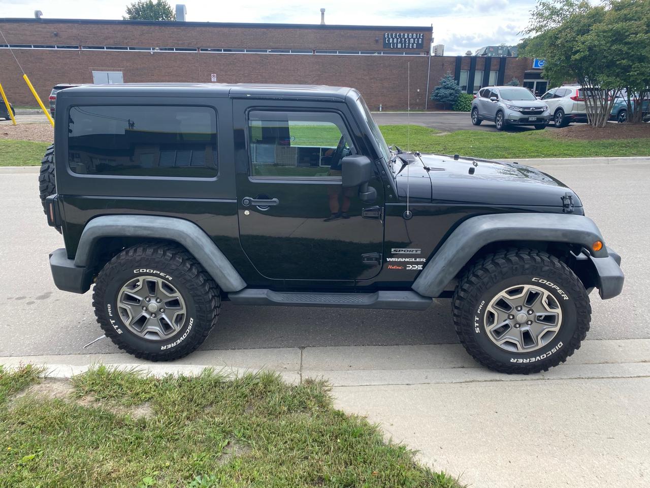 2011 Jeep Wrangler SPORT Photo4